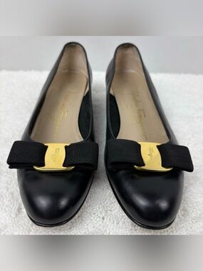 Salvatore Ferrangamo Vara Black Leather Pumps with Low Heel and Bow on Toe